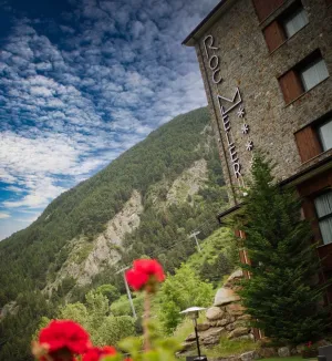 Magic Canillo Apartments