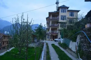Mali’s Apple Lodge
