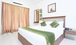 OYO 15723 Hotel Rishi Gardens