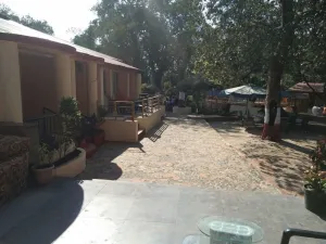 Red Wood Hotel
