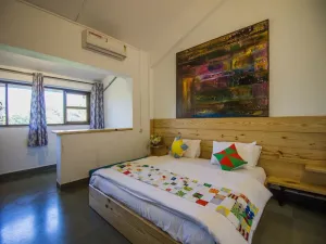 OYO 12929 Home Field View Studio Parra