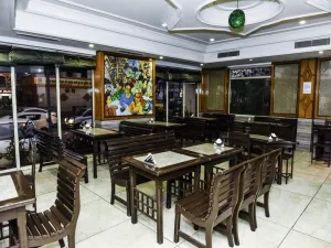 OYO 4064 Maharaja Hotel