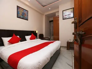 Oyo 14390 Hotel Samrat