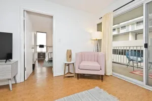 Large 2br 2ba Steps to Waikiki Beach by Domio
