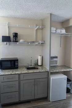 Remodeled Studio With Panoramic Mountain Views!