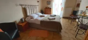 Chambres DHotes "Les Chiens Verts", jardin, terrasse, parking privé