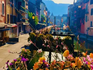 Annecy elegant downtown lakeview apartment