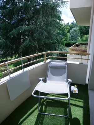 Chambre d hôtes avec balcon et vue sur le parc, hôte privé