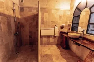 Apex Cave Hotel