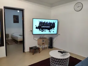 Private & Spacious Apt w Queen Beds PRKG
