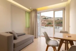 Elpis Studios & Apartments