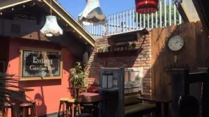 Ewings Bar & Accommodation