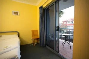 Sydney Beachouse YHA - Backpacker