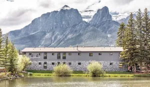 Bow Valley Motel