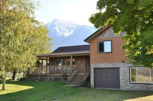 Fraser River Outpost Lodge