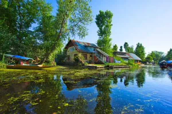 Elegant Srinagar: 2-Day Charm in Kashmir’s Scenic Jewel