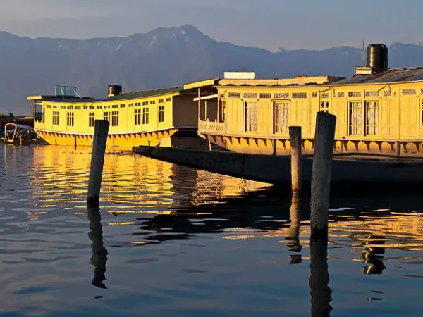Kashmir 5-Star Experience: 7 Days of Luxury & Serenity