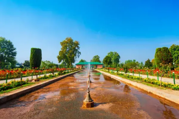 2 Nights & 3 Days Kashmir Tour: Discover Charismatic Beauty