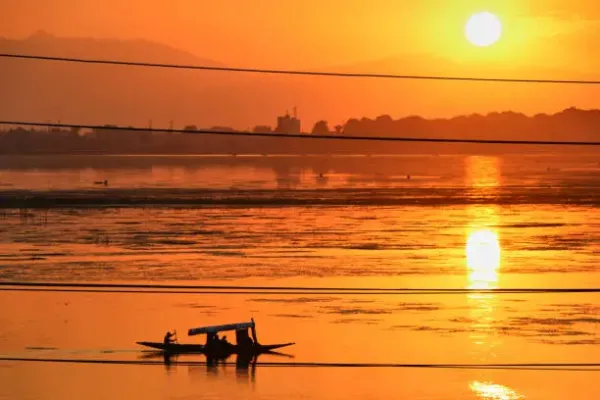 Experience the Serenity of Kashmir: A 3 Nights & 4 Days Enchanting Tour