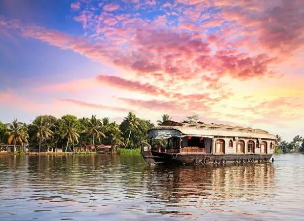 Romantic 5 Nights & 6 Days Kashmir Tour: Escape to the Himalayas