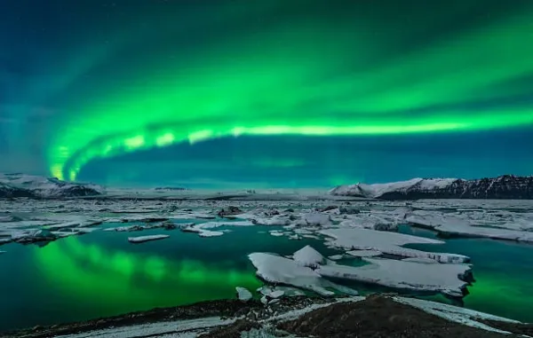 Experience Iceland's Magic: 6-Day Winter Minibus Tour
