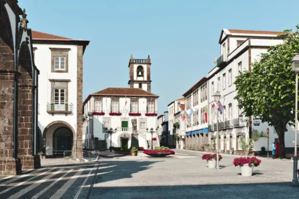 Explore the Stunning Landscapes: 6 Days of Hiking in the Azores!
