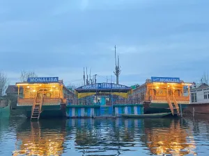 Monalisa Group Of Houseboats