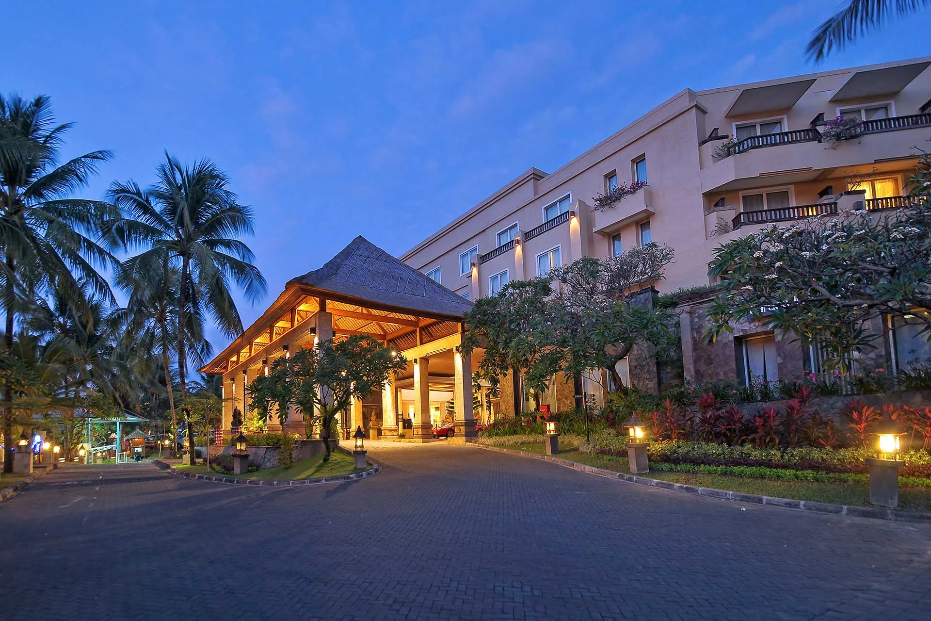 See our top hotels come to life with exclusive video tours.