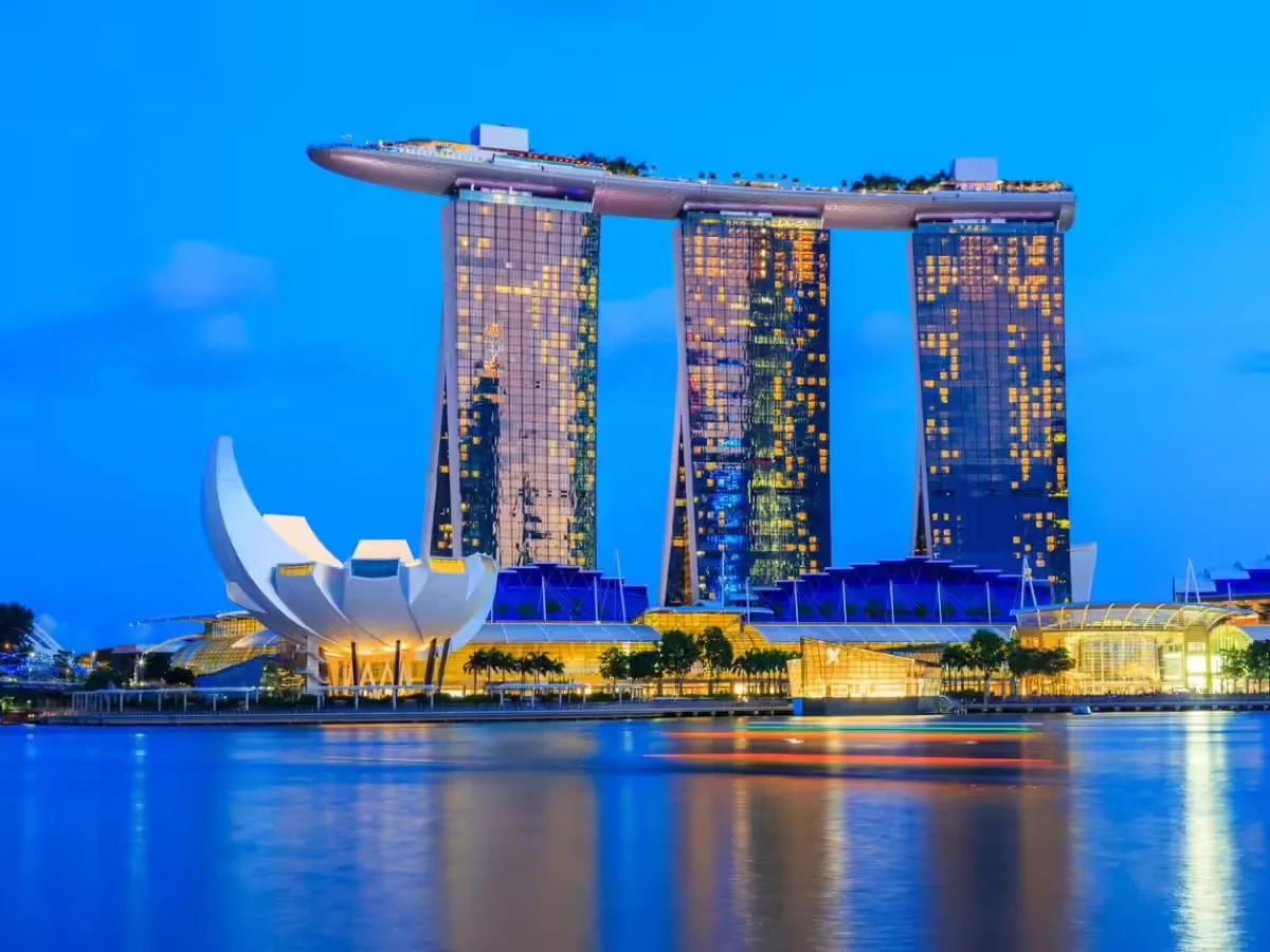 Take a virtual tour of the best hotels and explore comfort, style, and prime locations.