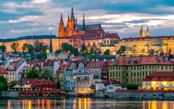 Eastern Wonders Tour – Prague to Budapest 9‑Day Journey